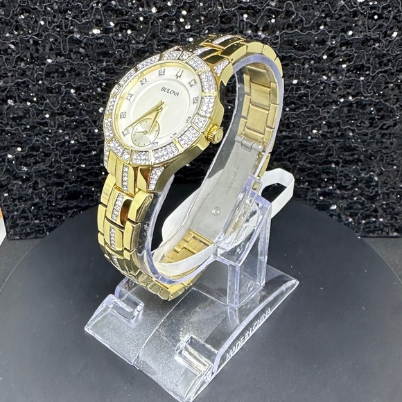 Women's NWT Bulova Mother-of-Pearl Faced w/Diamonds & Crystal Bezel & Gold Band - Picture 4 of 5